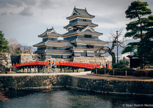 A slice of Japanese history awaits with a visit to Matumoto Castle.